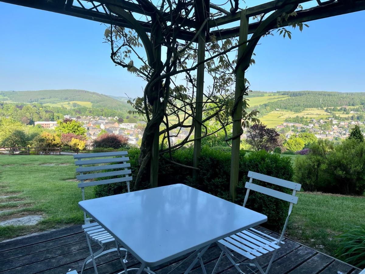 La Borzeux Acomodação com café da manhã Stavelot Exterior foto